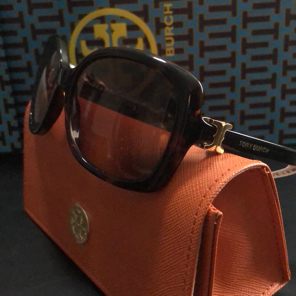 NWT Tory Burch Sunglasses Dark Tortoise